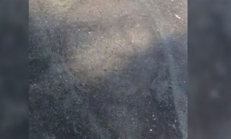 Señal divina: aseguran que la imagen de la Virgen apareció en un charco Señal divina: aseguran que la imagen de la Virgen apareció en un charco