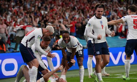 Inglaterra le dio vuelta el partido a Dinamarca y se metió en la final de la Eurocopa. Inglaterra le dio vuelta el partido a Dinamarca y se metió en la final de la Eurocopa.