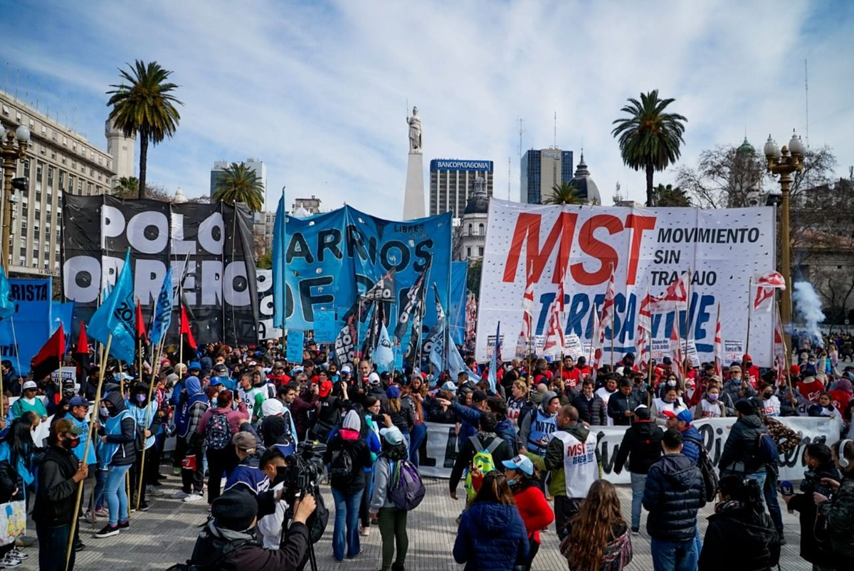 Algunas organizaciones sociales se reunieron en la Plaza de Mayo.
