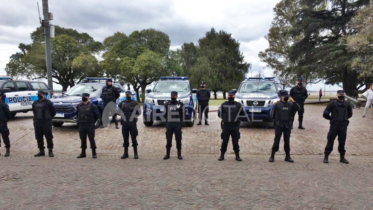 El personal de Fuerza de Respuesta Inmediata de la Policía Federal Argentina llegó a Rosario.
