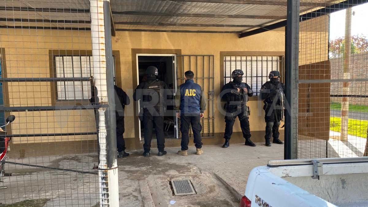 Allanamiento en Alvear al 7600 del barrio Guadalupe Oeste: incautaron droga y detuvieron a una mujer de 47 años