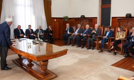 Los ministros de la Corte Suprema de Justicia de la provincia prestaron juramento a la nueva Constitución. Los ministros de la Corte Suprema de Justicia de la provincia prestaron juramento a la nueva Constitución.