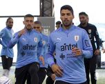 La selección de Uruguay se prepara para enfrentar a Argentina por la Copa América y el Maestro Tabárez pondría un tridente ofensivo. La selección de Uruguay se prepara para enfrentar a Argentina por la Copa América y el Maestro Tabárez pondría un tridente ofensivo.
