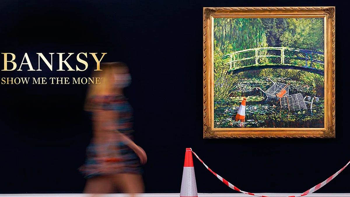 La obra de Banksy está inspirada en la famosa pintura de Monet El estanque de las Ninfeas.