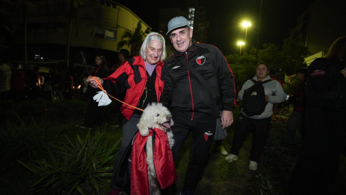 ¡Ni el perro se quiso perder los festejos de Colón! ¡Ni el perro se quiso perder los festejos de Colón!