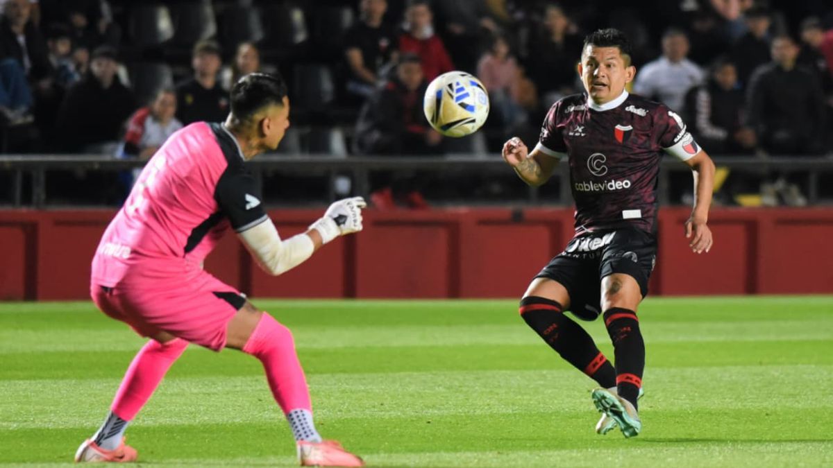 Colón iguala 0 a 0 ante Estudiantes de Río Cuarto.