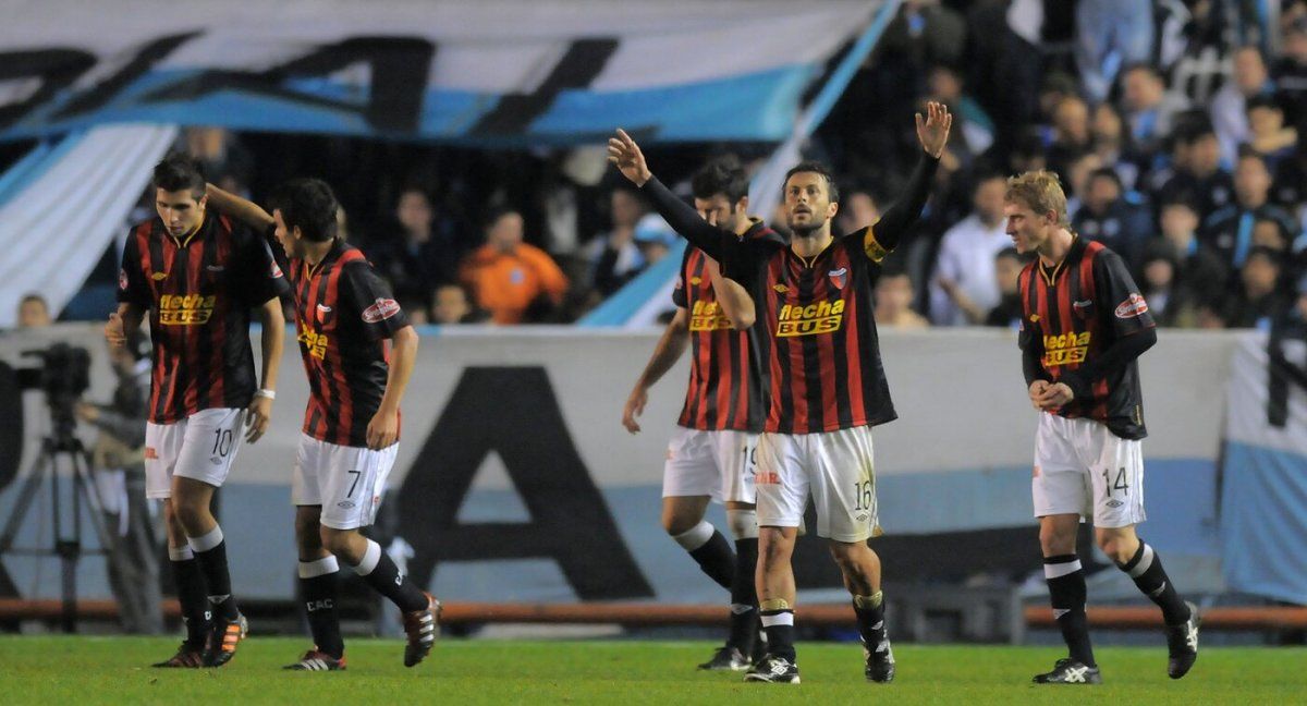 Colón volvió a disputar la Copa Sudamericana en el año 2012. En la foto Colón volvió a disputar la Copa Sudamericana en el año 2012. En la foto