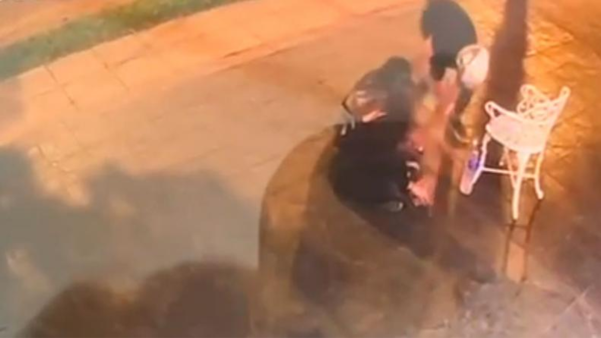 Grababan un video para TikTok en la calle y les robaron los celulares