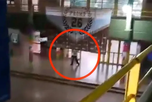 El 30 de marzo pasado, un adolescente de 15 años asesinó a otro de 13 años, en la Escuela Mariano Moreno, de San Cristóbal. El 30 de marzo pasado, un adolescente de 15 años asesinó a otro de 13 años, en la Escuela Mariano Moreno, de San Cristóbal.