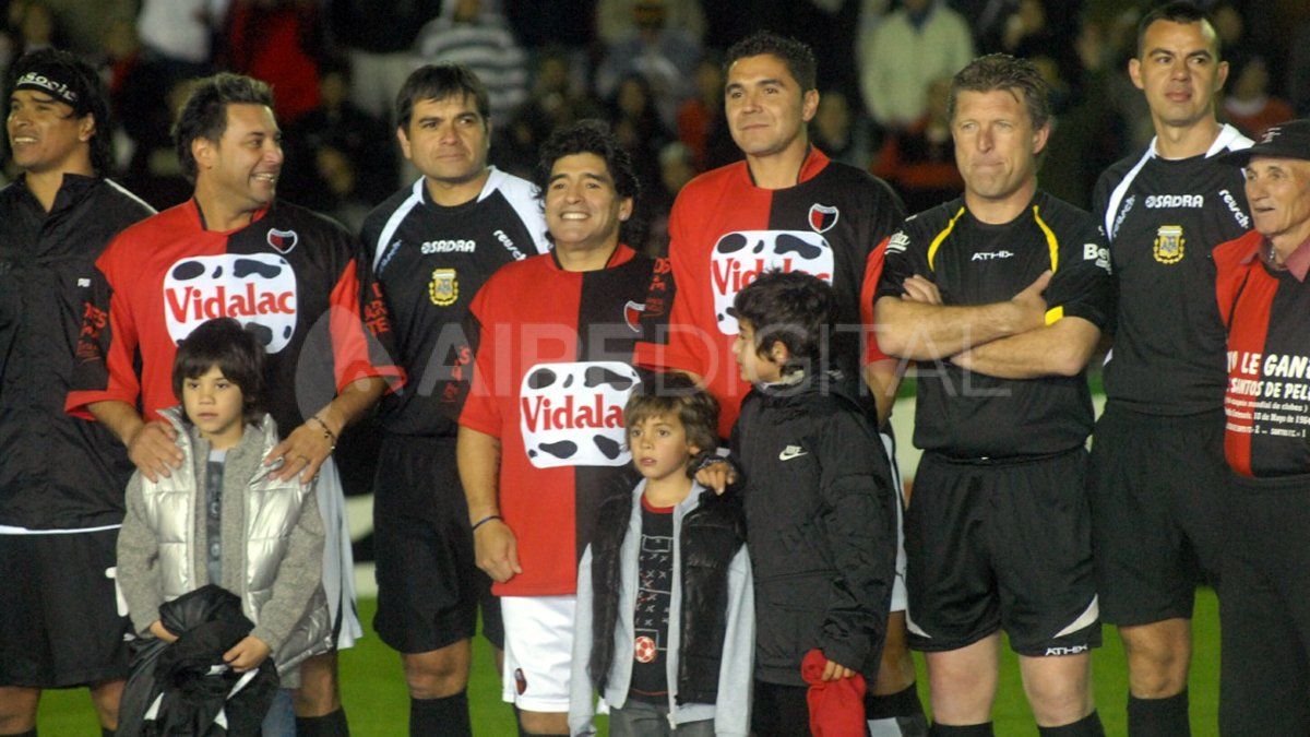 Diego Maradona en el Estadio Brigadier López.