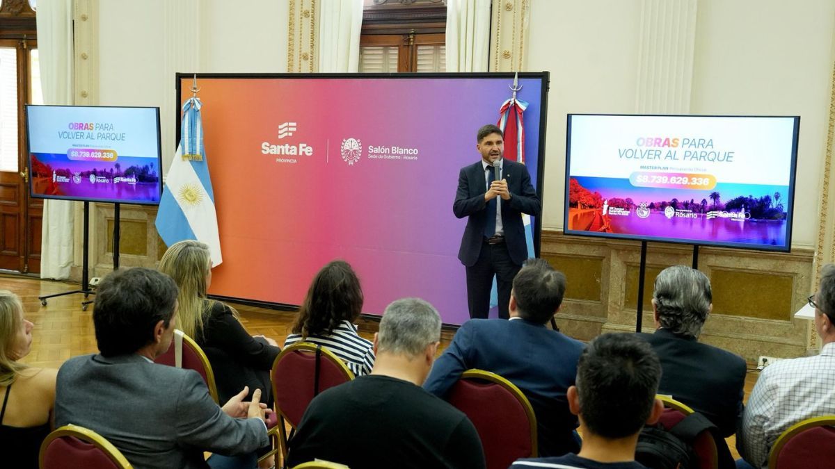 El gobernador Maximiliano Pullaro encabezó este viernes la licitación de las obras para la puesta en valor del Parque Independencia