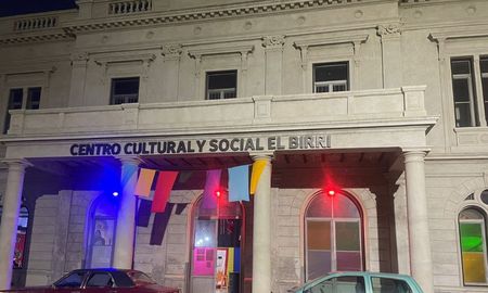 Además de la Escuela de Carnaval, en El Birri funcionan la comparsa La Birrilata, la Sala Popular de Teatro y la biblioteca “Birriteca”. Además de la Escuela de Carnaval, en El Birri funcionan la comparsa La Birrilata, la Sala Popular de Teatro y la biblioteca “Birriteca”.
