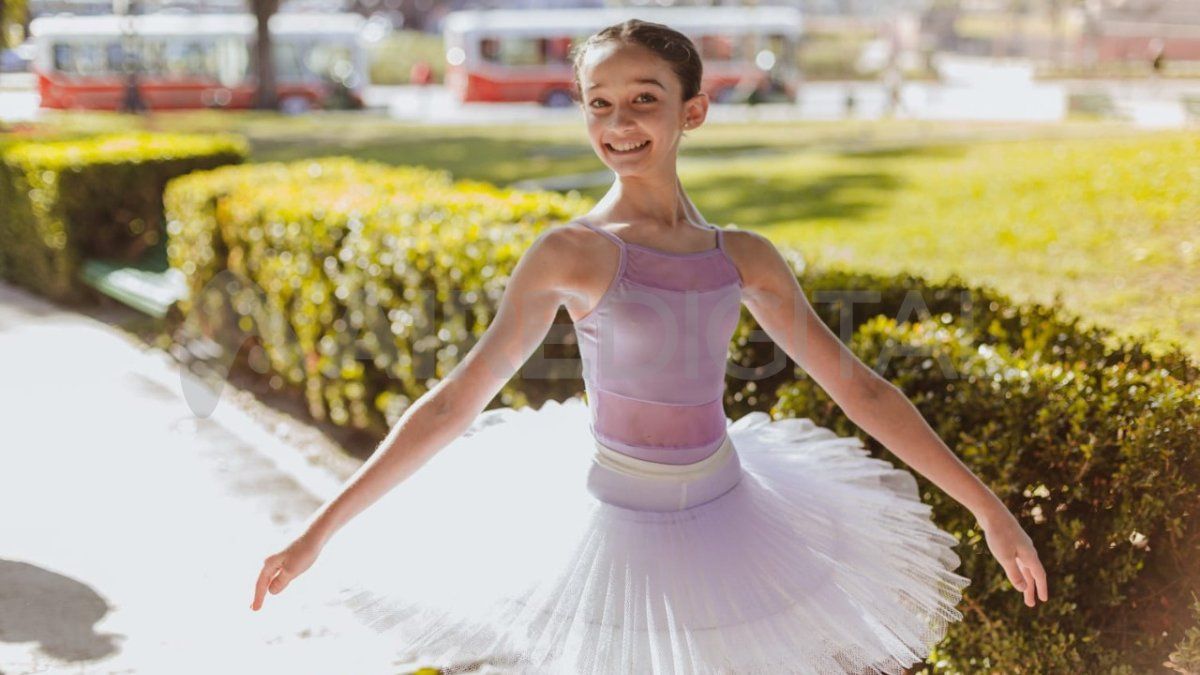 Alma estudia danza clásica e ingresó en el Instituto Superior de Arte del Teatro Colón