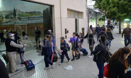 Las clases presenciales en la provincia regresaron en marzo y solo se suspendieron durante una semana en los departamentos Rosario y San Lorenzo. Las clases presenciales en la provincia regresaron en marzo y solo se suspendieron durante una semana en los departamentos Rosario y San Lorenzo.