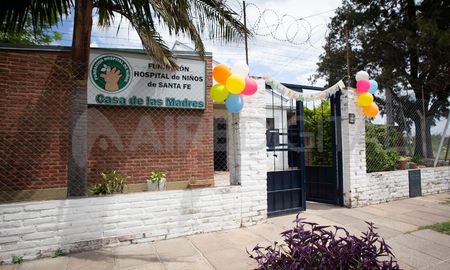 La Casa de las Madres se encuentra en Salta 4241. La Casa de las Madres se encuentra en Salta 4241.