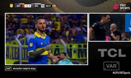 Darío Benedetto fue expulsado en el Trofeo de Campeones entre Racing y Boca por hacer gestos contra el arbitraje. Darío Benedetto fue expulsado en el Trofeo de Campeones entre Racing y Boca por hacer gestos contra el arbitraje.
