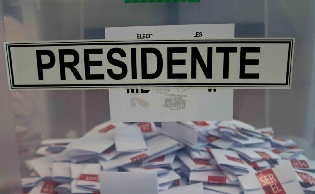 Marcelo Mella Polanco, politólogo de la Universidad de Santiago de Chile, explicó que si Boric y Kast pasan a segunda vuelta del 19 de diciembre