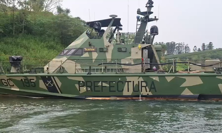 Un grupo de contrabandistas disparó contra un guardacostas de la Prefectura Naval Argentina en Misiones. Un grupo de contrabandistas disparó contra un guardacostas de la Prefectura Naval Argentina en Misiones.