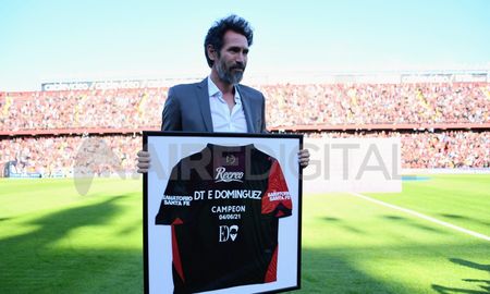 Este martes, Eduardo Domínguez regresa por segunda vez a Santa Fe para enfrentar a Colón como técnico de Estudiantes de La Plata. Este martes, Eduardo Domínguez regresa por segunda vez a Santa Fe para enfrentar a Colón como técnico de Estudiantes de La Plata.