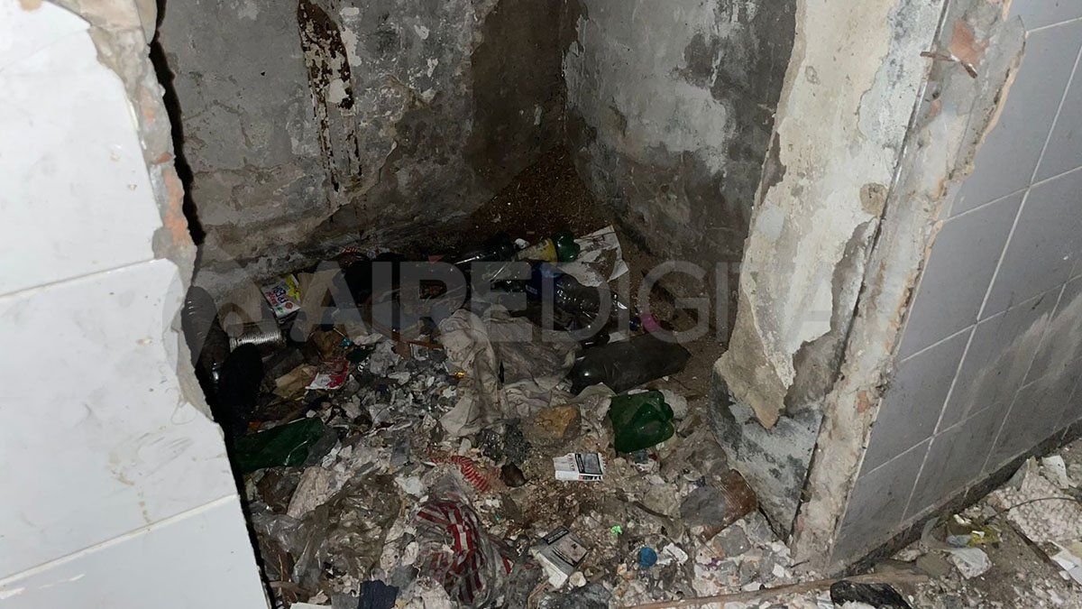 “Desde hace tiempo que está abandonado, a pesar de los reclamos. El arreglo es costoso, porque los baños están tan rotos que hay que hacerlos de nuevo”, destacó Pieroni.