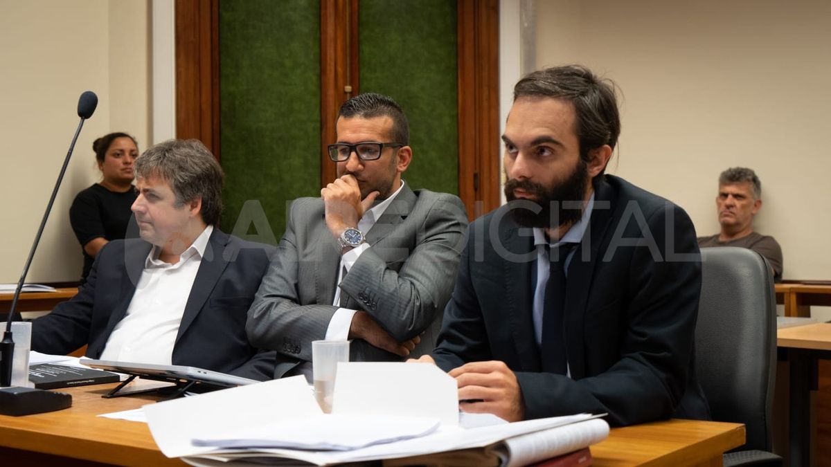 El fiscal Hernández junto a los querellantes Alfonso Garrone y Cococcioni en una de las audiencias de la causa | Imagen de archivo El fiscal Hernández junto a los querellantes Alfonso Garrone y Cococcioni en una de las audiencias de la causa | Imagen de archivo