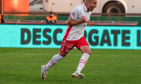 Santiago Silva no pierde la ilusión de volver a jugar luego de ser sancionado por doping luego de someterse a un tratamiento de fertilidad. Santiago Silva no pierde la ilusión de volver a jugar luego de ser sancionado por doping luego de someterse a un tratamiento de fertilidad.