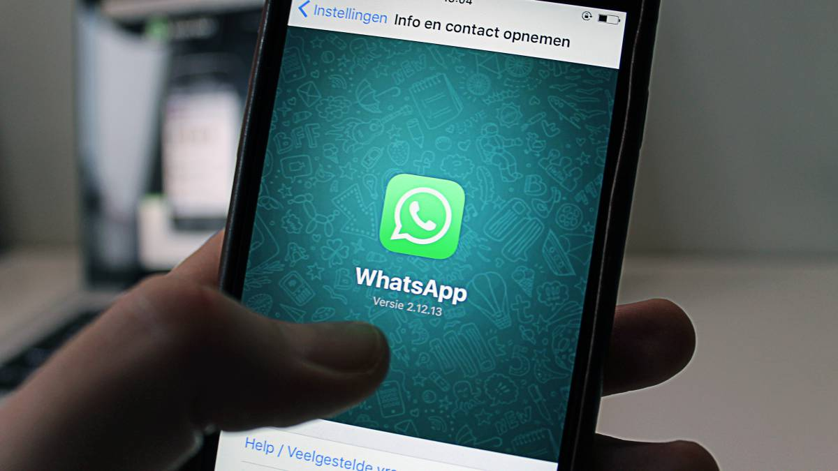 Programar los mensajes de WhatsApp para el año próximo.
