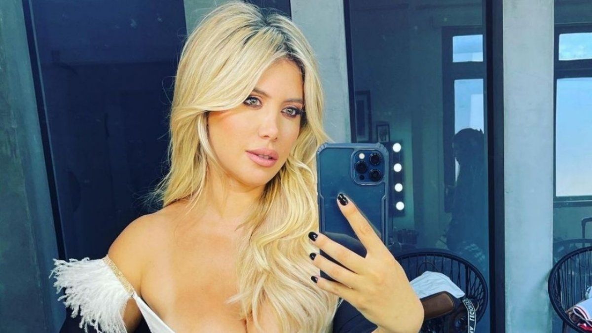 Wanda Nara lució un bolso de Christian Dior de casi un millón de pesos.