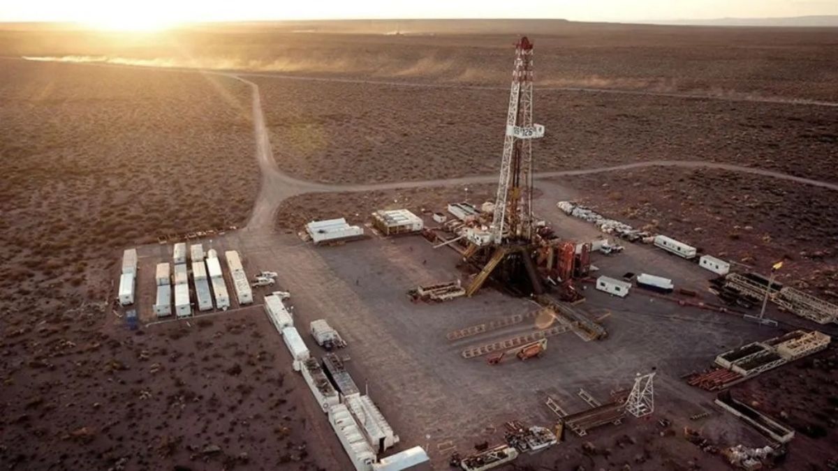 Vaca Muerta concentra hoy el 68% de la producción de petróleo del país y se perfila como el principal motor de divisas en los próximos años. Vaca Muerta concentra hoy el 68% de la producción de petróleo del país y se perfila como el principal motor de divisas en los próximos años.