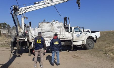 El robo de cables genera enormes pérdidas a la Empresa Provincial de la Energía, que debe reponer infraestructura imprescindible para brindar el servicio. El robo de cables genera enormes pérdidas a la Empresa Provincial de la Energía, que debe reponer infraestructura imprescindible para brindar el servicio.