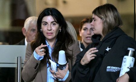 Gianinna Maradona abandonó la sala luego de que reprodujeran una parte del procedimiento sin previo aviso. La audiencia seguirá el próximo martes. Gianinna Maradona abandonó la sala luego de que reprodujeran una parte del procedimiento sin previo aviso. La audiencia seguirá el próximo martes.