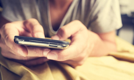 Le revisó el celular al marido y la condenaron a un año de cárcel Le revisó el celular al marido y la condenaron a un año de cárcel
