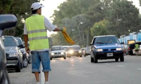 Corach insistió en que el fenómeno de los cuidacoches es un emergente social que se profundiza con el tiempo Corach insistió en que el fenómeno de los cuidacoches es un emergente social que se profundiza con el tiempo