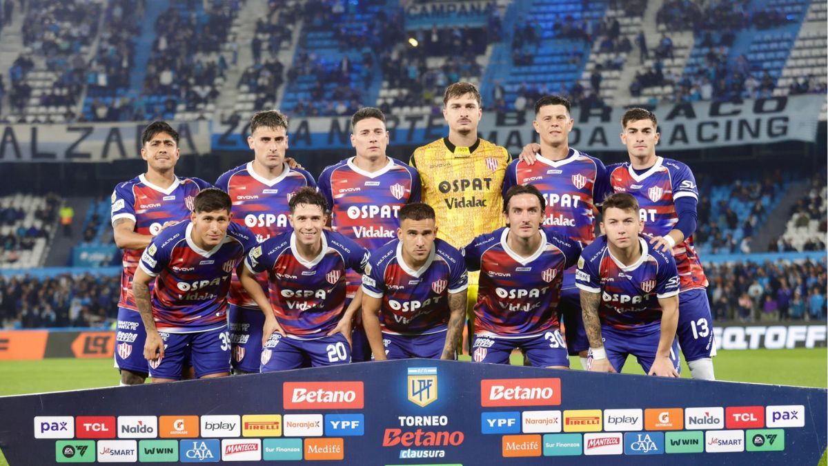 Los once de Unión vs. Racing.