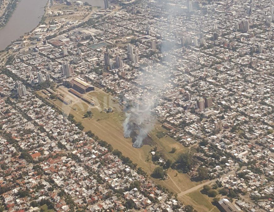 Fotos: se incendió un vagón en la Estación Belgrano