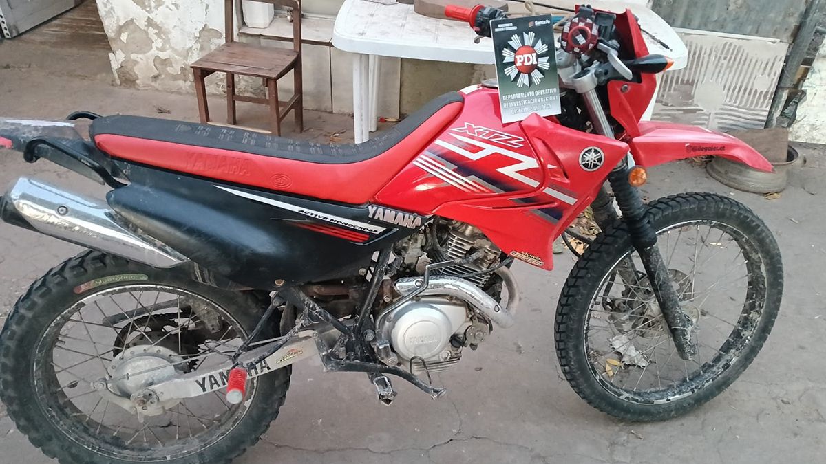 Las extorsionadoras utilizaban una moto para dirigirse a buscar el dinero exigido. Las extorsionadoras utilizaban una moto para dirigirse a buscar el dinero exigido.