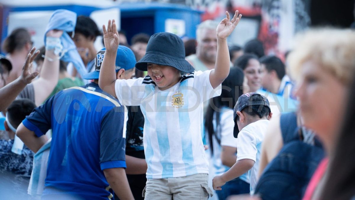 El Molino estuvo lleno de familias que se acercaron a disfrutar el partido con ni&ntilde;os.