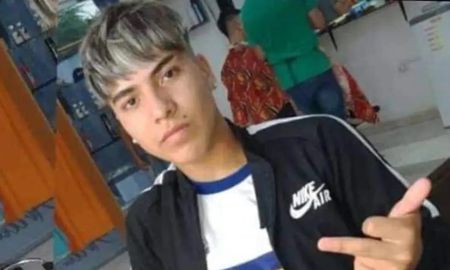 El adolescente de 16 años, fue identificado como Agustín Ávila, y habría recibido un botellazo en la cabeza. El adolescente de 16 años, fue identificado como Agustín Ávila, y habría recibido un botellazo en la cabeza.