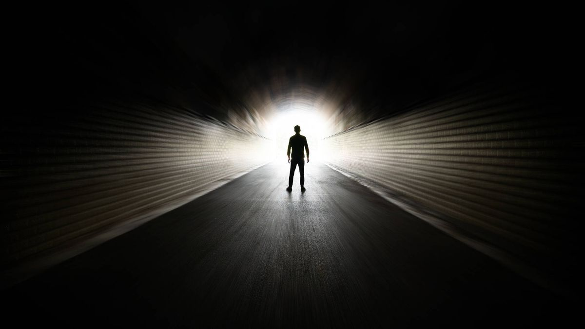  Pilar Sordo brindando pautas de apoyo para quienes se quedan.