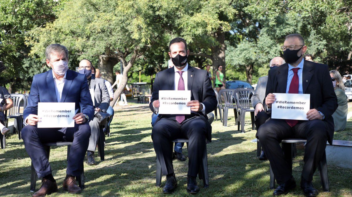 El acto tuvo lugar en el Paseo de los Justos entre las Naciones en la ciudad de Santa Fe. &nbsp;
