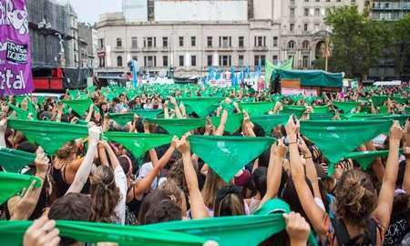 Efemérides del 30 de diciembre: se aprueba la Interrupción Voluntaria del Embarazo Efemérides del 30 de diciembre: se aprueba la Interrupción Voluntaria del Embarazo
