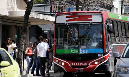 Cuando el miércoles de la semana que viene las partes se reúnan para buscar una solución, el paro del transporte por colectivos en el interior argentino llevará 17 días. Cuando el miércoles de la semana que viene las partes se reúnan para buscar una solución, el paro del transporte por colectivos en el interior argentino llevará 17 días.