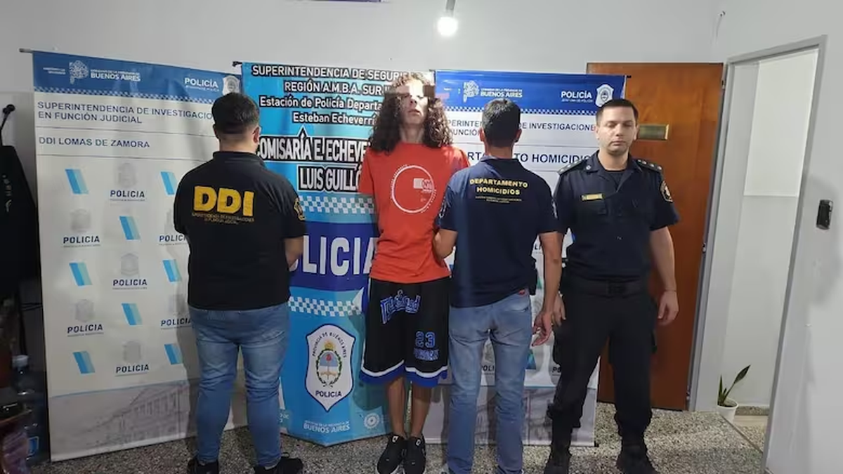 Dos hombres fueron detenidos bajo sospecha de estar involucrados en el crimen. Dos hombres fueron detenidos bajo sospecha de estar involucrados en el crimen.