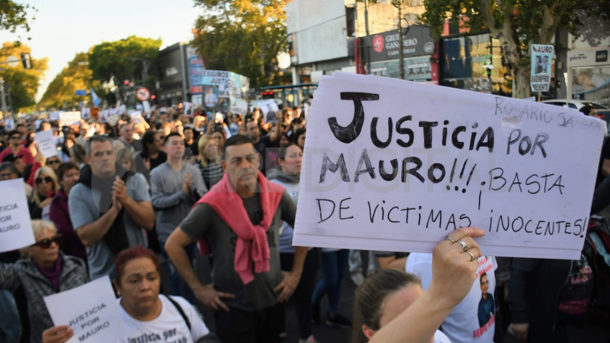 Familiares y amigos de Mauro Villamil marcharon este sábado en Rosario en reclamo de justicia.
