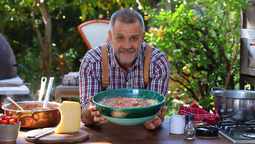 El asado argentino no solo destaca por su carne y parrilla, sino también por sus guarniciones. La ensalada, fresca y equilibrada, complementa perfectamente los sabores intensos de la carne. El asado argentino no solo destaca por su carne y parrilla, sino también por sus guarniciones. La ensalada, fresca y equilibrada, complementa perfectamente los sabores intensos de la carne.
