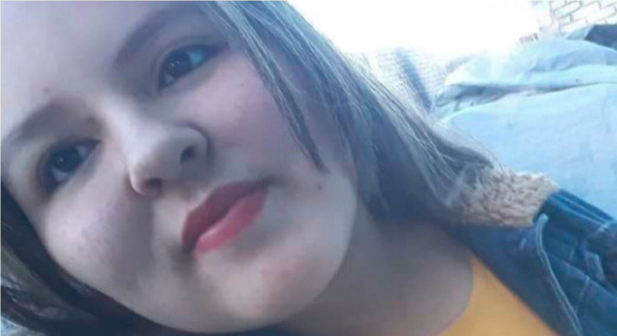 Tenía 18 años y murió en los brazos de su padre tras esperar 12 horas que la atendieran en la guardia