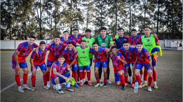 La Perla del Oeste de Recreo, único líder de la Liga Santafesina de Fútbol. Foto: Marien Ediciones.