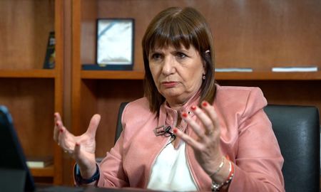 La candidata presidencial de Juntos por el Cambio realizó dos presentaciones en la Justicia contra el postulante de La Libertad Avanza. La candidata presidencial de Juntos por el Cambio realizó dos presentaciones en la Justicia contra el postulante de La Libertad Avanza.