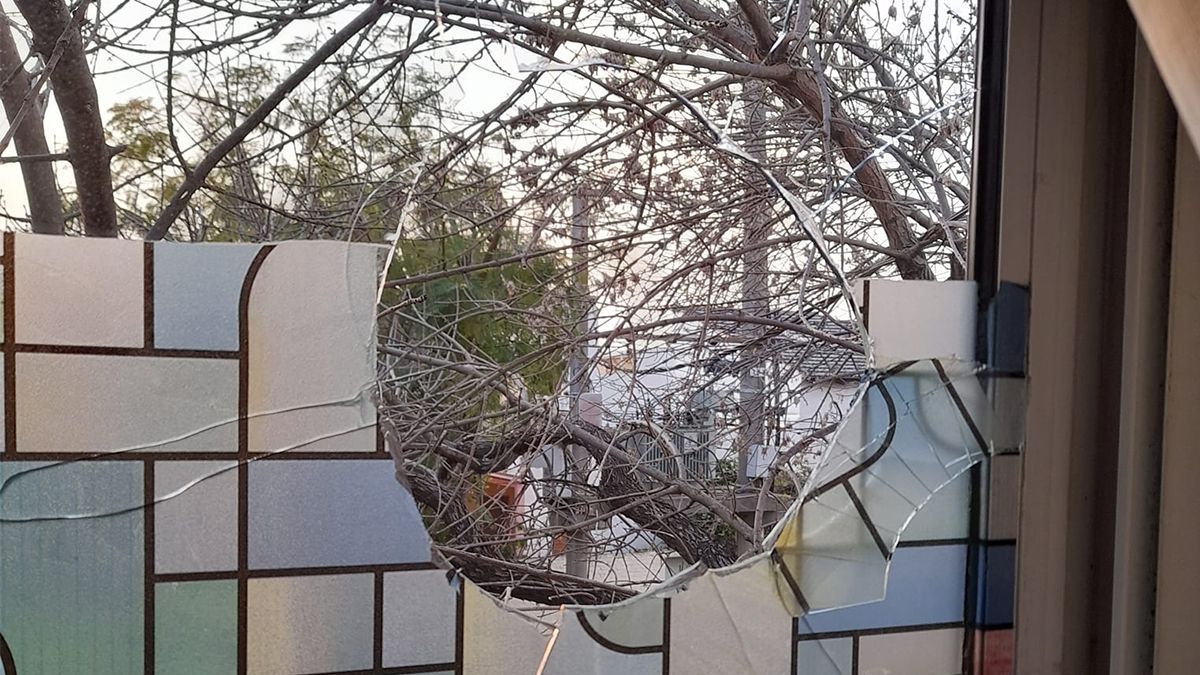 Los vecinos de los barrios Mayoraz y Belgrano de la ciudad de Santa Fe tuvieron que soportar incidentes y desmanes provocados por jóvenes que asistieron a una fiesta en el club Mayoraz.