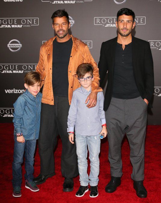Ricky Martin junto a su esposo Jwan Yosef y los gemelos. 